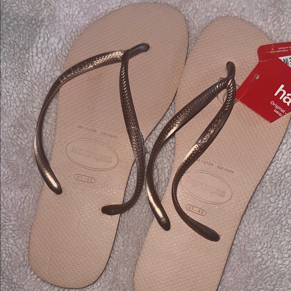 Havaianas Women’s Light Pink Flip Flops with Metallic Bronze Straps